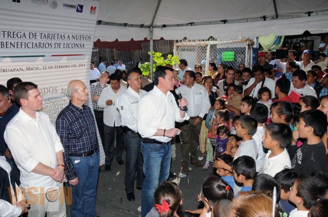 Inaugura Fausto Vallejo y secretario de Gobernación, Miguel Ángel Osorio, lechería Liconsa