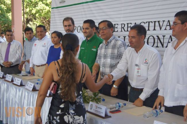 Continúan apoyos para microempresarios de Apatzingán.
