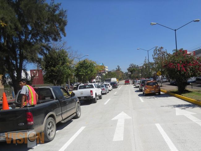 Se abre circulación en la repavimentada Avenida Camelinas.