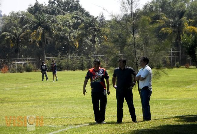 Preparan una charla de futbol  por el técnico Carlos Bustos