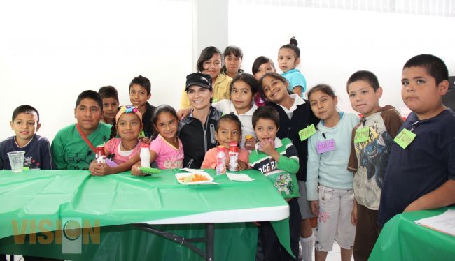 Con buenos resultados, se lleva a cabo el programa de desayunos para la atención a niños y adolesce