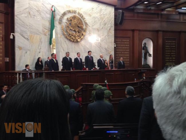 El Gobernador Fausto Vallejo acude ante el Congreso Local