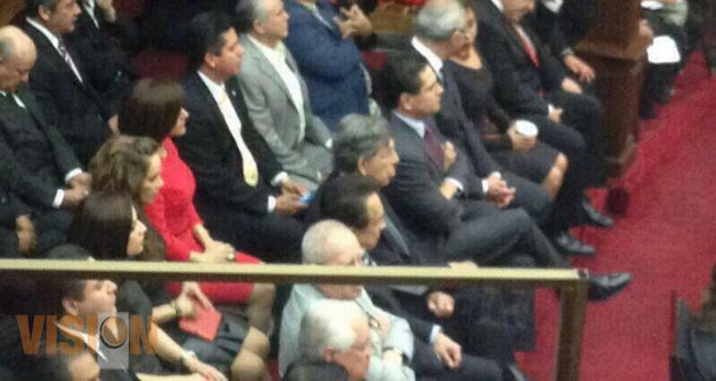Ex Gobernadores del Estado acompañan a Fausto Vallejo a su informe de gobierno.