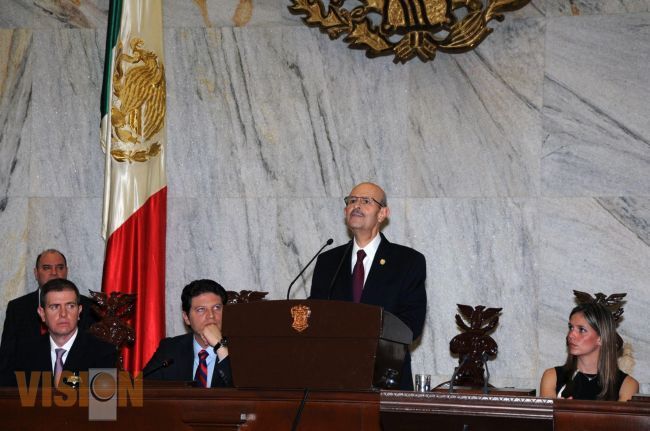 Fausto Vallejo propone la construcción de un nuevo pacto social.