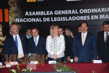 Dialogo y construccion de consensos, encuentro con legisladores: Gloria Guevara
