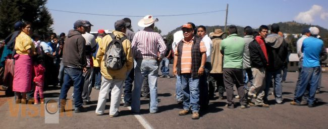 Bloquean carretera en la Meseta Purhépecha