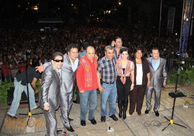 Multitudinario festejo del amor y la amistad en Uruapan