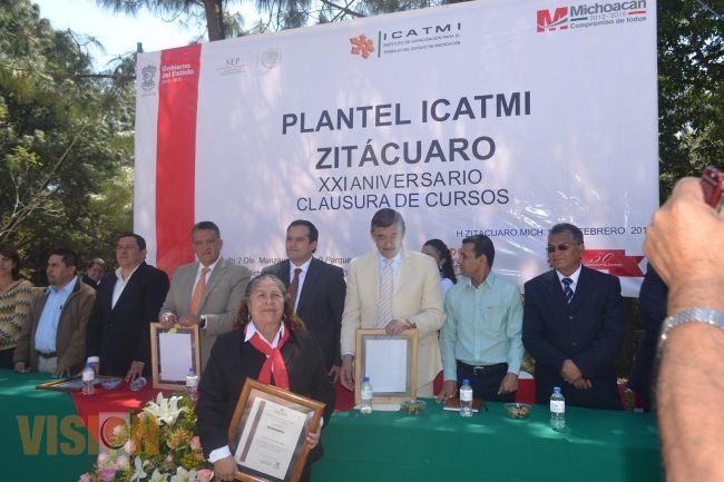Festeja Icatmi, plantel Zitácuaro su XXI Aniversario