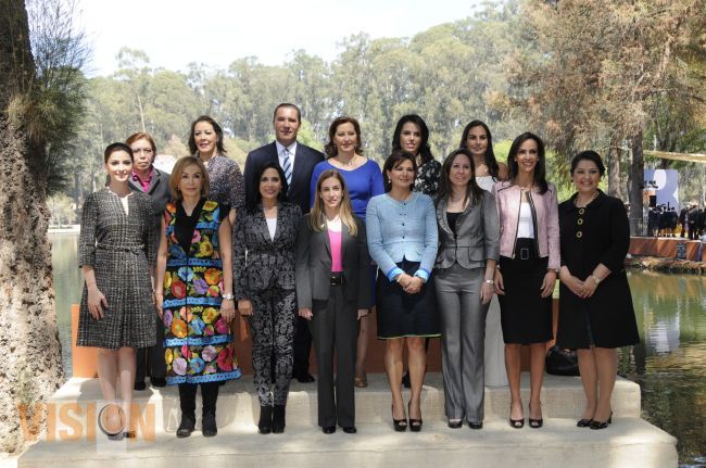 Patricia Mora de Vallejo visita Sistema DIF Puebla.