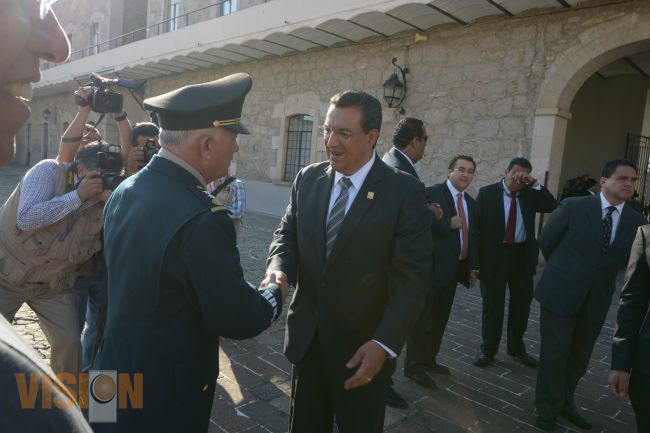 Asiste WLM a conmemoración del Día del Ejército.