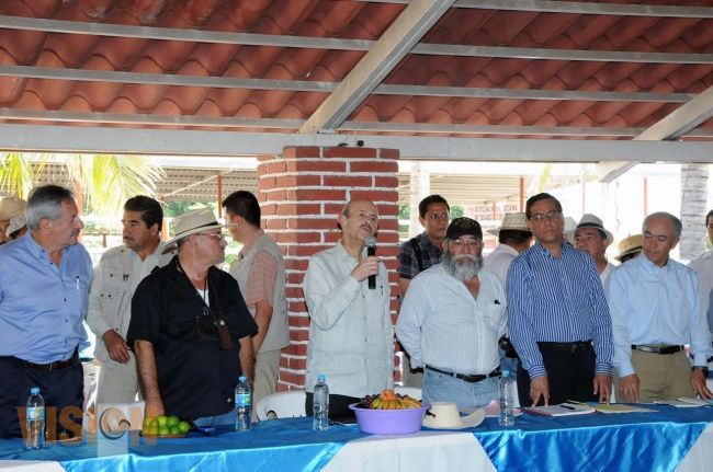 Compromete Fausto Vallejo apoyo para instalar derivadora de limón en Buenavista