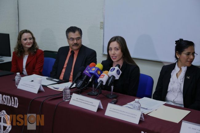 Capacitan a docentes de aulas de medios.