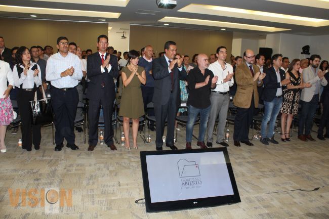 Invertir en tecnología y atender las necesidades sociales, compromiso del gobierno: WLM.