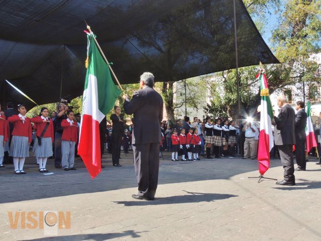 El gobernador del Estado, realizó el abanderamiento de 100 escoltas de instituciones educativas. 