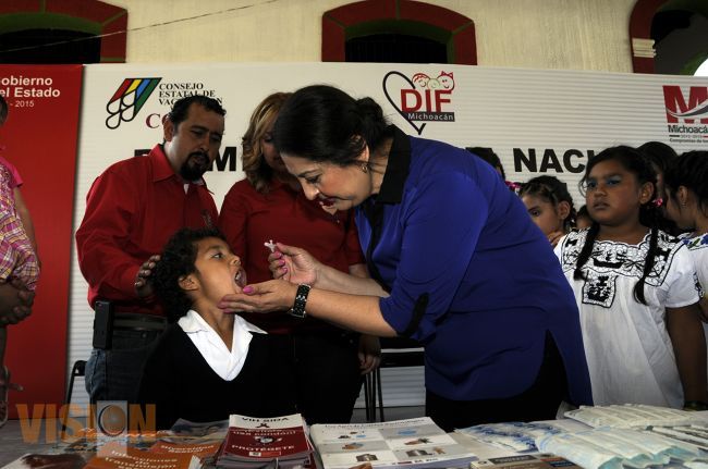 Patricia Mora de Vallejo da inicio a la Primer Semana Nacional de Salud en Tzitzio.