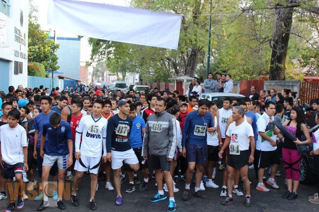 Con Carrera Atlética celebran aniversario de la Escuela de Enfermería y Salud Pública. 
