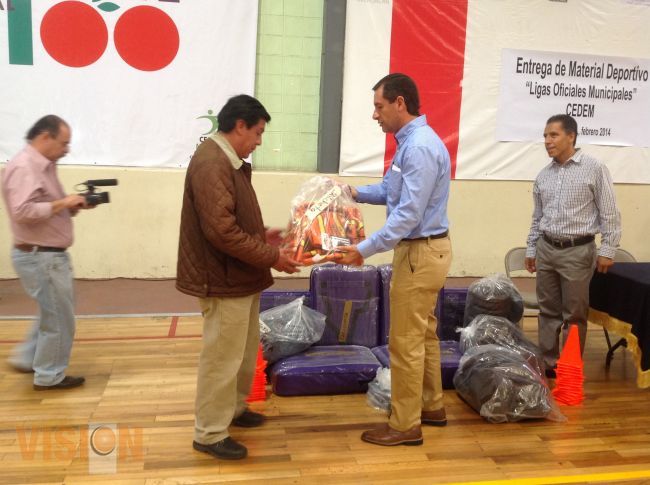 Entrega la Cecufid Material Deportivo a 108 ligas deportivas de 59 Municipios.