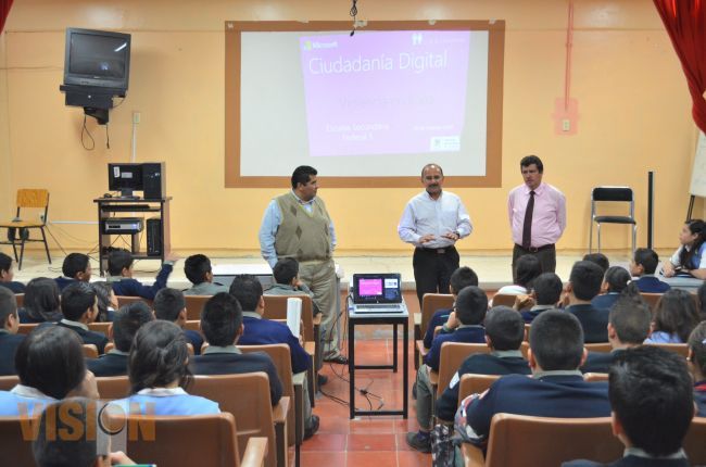 Alerta Microsoft México y Dif Morelia a jóvenes por mal uso del internet.