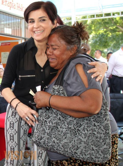 Ana Luisa Cervantes entrega apoyos sociales a 205 ciudadanos de escasos recursos económicos