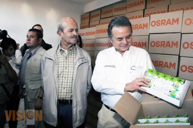 Llegan a Michoacán 100 mil lámparas ahorradoras de energía para 20 mil familias de zonas rurales.