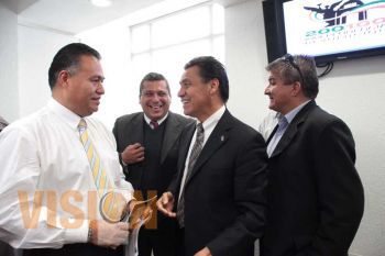 El Senador Carlos Sotelo se reune con funcionarios y alcaldes de Michoacan 