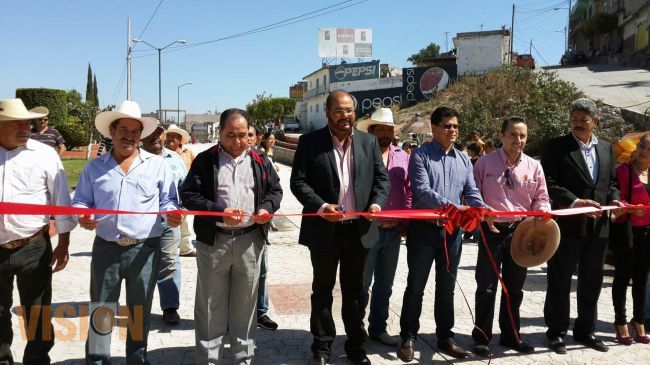 Entregan más obras de calidad al interior del Estado.
