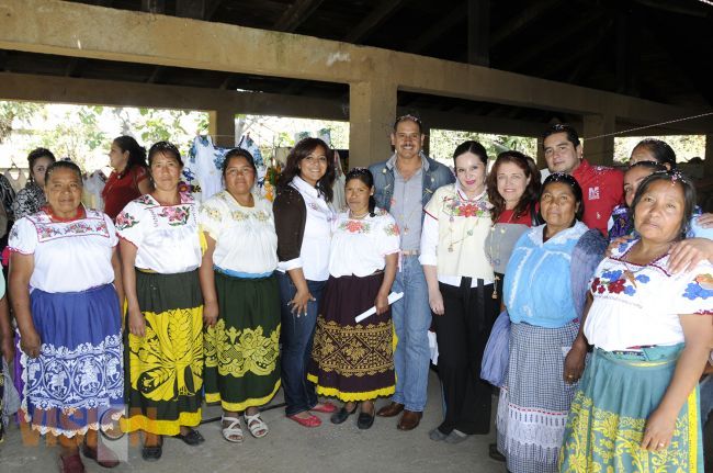 Nelly Sastré encabeza reunión regional de “comunidad diferente”.