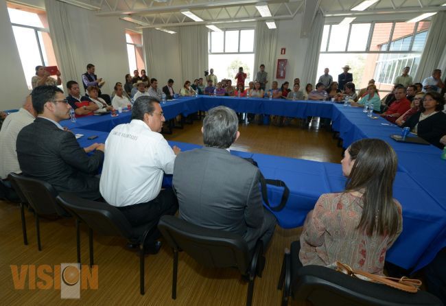 Se reúne WLM con colonos y habitantes de Tenencia de Santa María