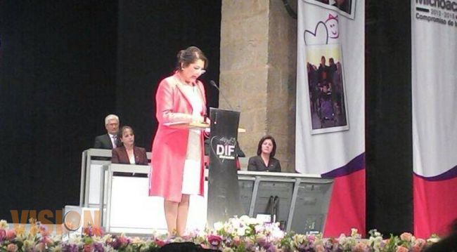 Presenta Segundo Informe de Actividades Presidenta Honoraria del DIF Estatal.