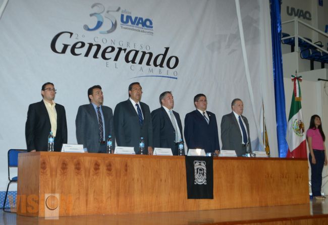 WLM inaugura segundo congreso de la UVAQ “Generando el Cambio para Construir la Paz”.
