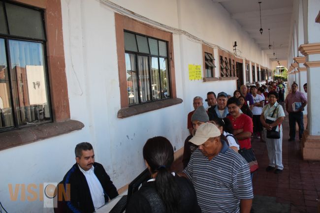 Alcalde Uriel Chávez busca apoyar a las familias apatzinguenses
