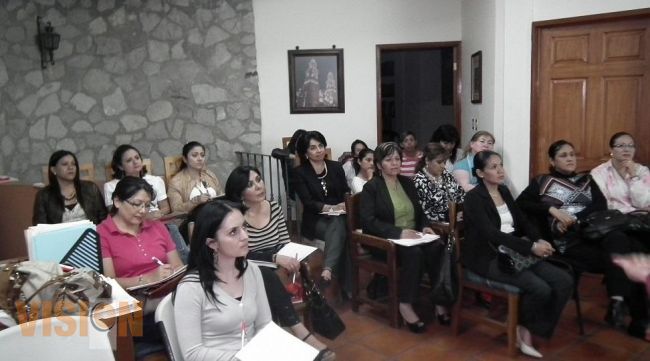 Sensibilizan a abogadas sobre atención a Migrantes.
