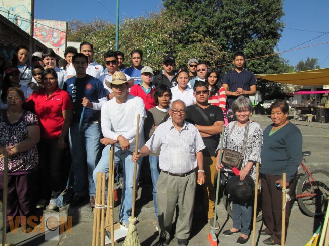 Ayuntamiento realiza jornada de limpieza en colonia La Colina.