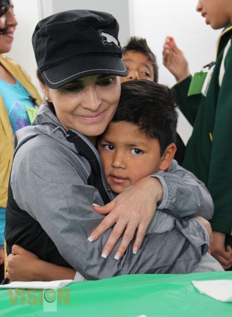 Beneficia DIF municipal a 100 niños de escasos recursos con becas Pamar