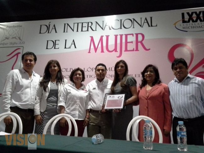 Reconoce Olivio López participación de la mujer michoacana