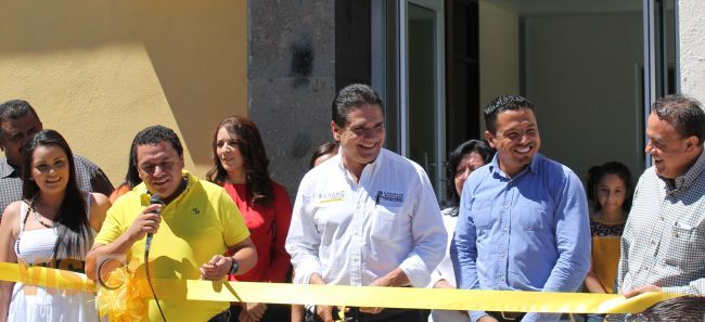 Inaugura Silvano obras en Coalcomán