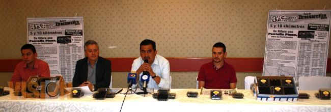 Presentan Serial Deportivo con motivo de la Feria de Ziracuaretiro 2014.