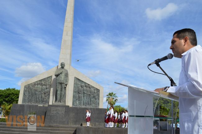 Conmemoran en Apatzingán el 76 aniversario de la Expropiación Petrolera.