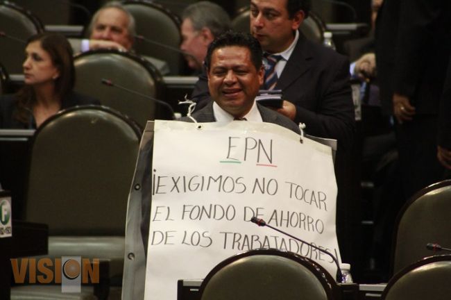 El Seguro del desempleo y pensión universal provocan zafarrancho en San Lázaro
