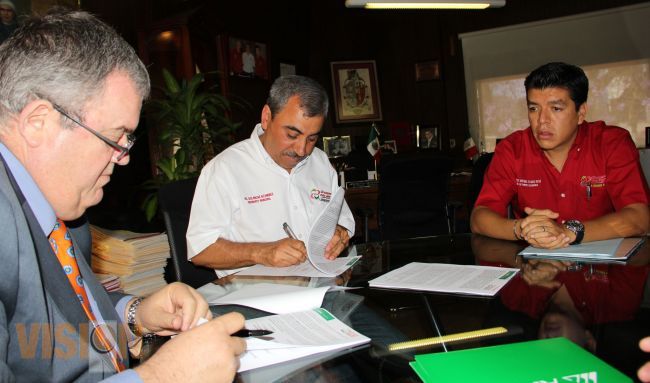 Aldo Macías firmó convenio para atraer más financiamiento a MIPYMES