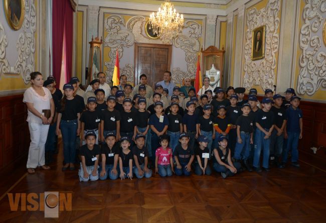 Promueven la paz los niños de la legión infantil y juvenil de inspectores contra las violencias.
