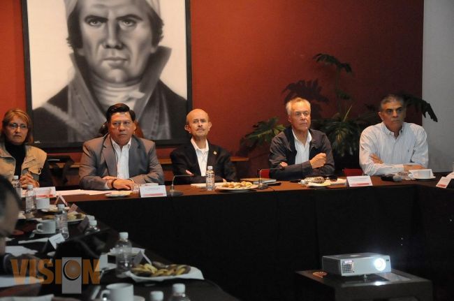 Revisan Gobernador y Funcionarios de SEDATU asuntos en materia agraria.