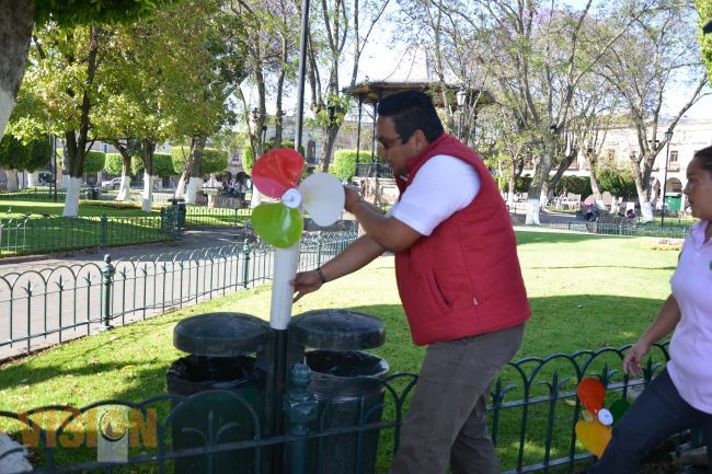 Reinstalan 50 rehiletes en Morelia como parte del programa “no más chicles en el piso”.