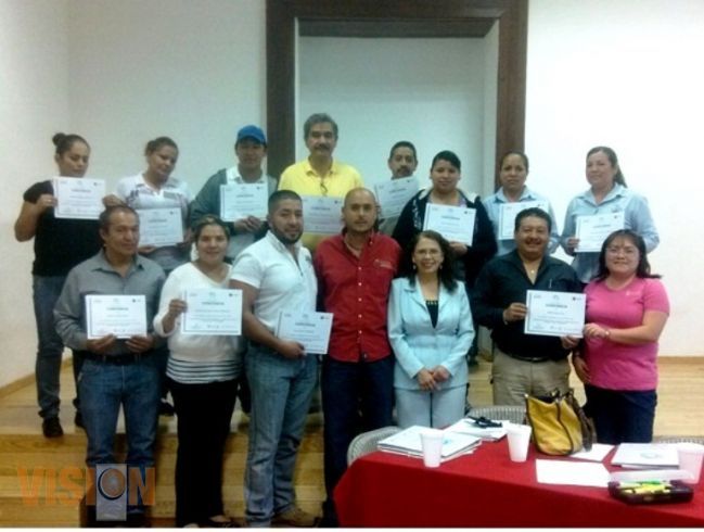 Entregan constancias de punto limpio a 13 establecimientos de Uruapan