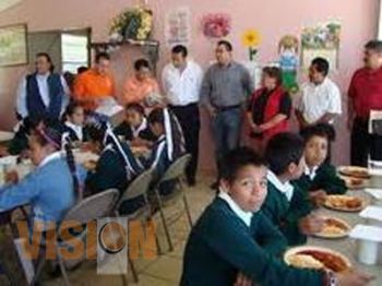 Avanza la atencion a los albergues escolares : Graciela Andrade