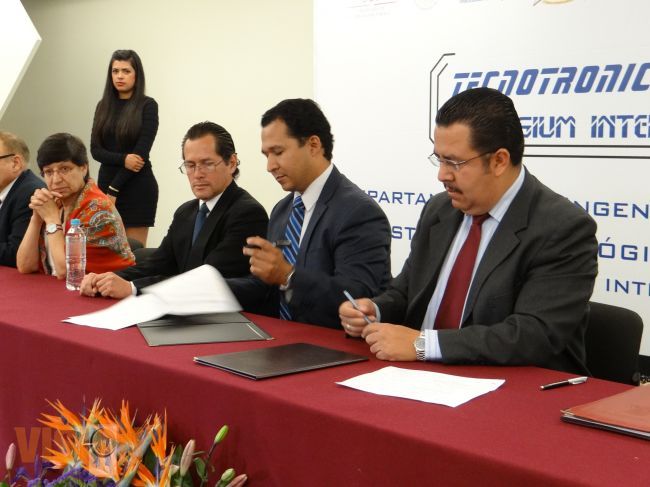 Firman Convenio por la Educación el Poliforum Digital y el ITM. 