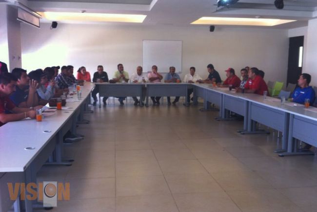 Realizan taller sobre planeación estratégica participativa con empresas recolectoras de basura.