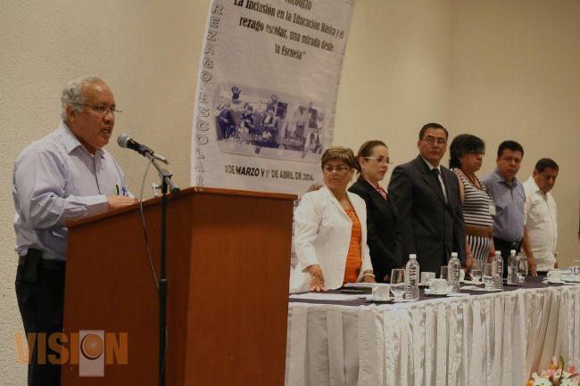 Realizan coloquio para impulsar la inclusión educativa en nivel básico.