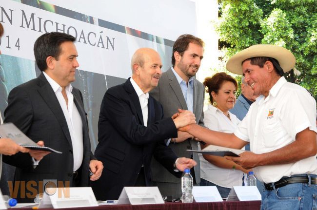 Gobierno Federal y Estatal apoyarán a los productores de mezcal para lograr certificación