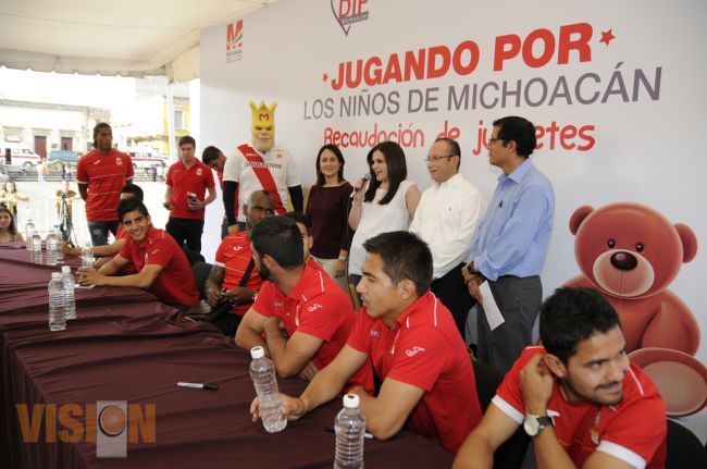 Seis mil juguetes recabados en colecta de “Jugando por los niños de Michoacán”.